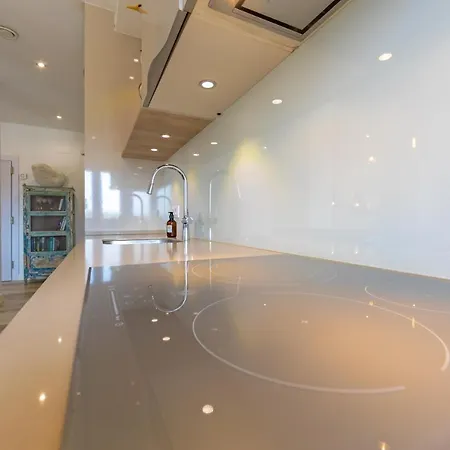 Quiet And Elegant With Terrace And Pool アパート *