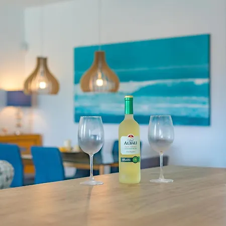 Quiet And Elegant With Terrace And Pool アパート タリファ