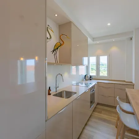 Apartman Quiet And Elegant With Terrace And Pool