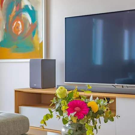 Apartman Quiet And Elegant With Terrace And Pool