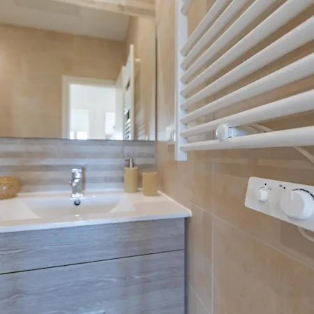 Quiet And Elegant With Terrace And Pool Apartman *