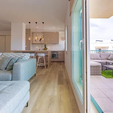 Quiet And Elegant With Terrace And Pool